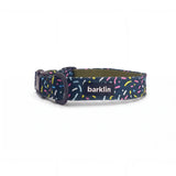 Dog collar in Barklin Eighties Sugar pattern, standard 2.5 cm width, shown in front arc view with stitched textile surface, inner webbing, and matte black buckle hardware.