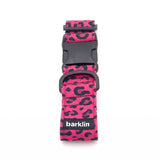 Breites Hundehalsband 4 cm Pop Leopard Muster mit ECONABLE recycelter Nylon Schnalle zeigt Side Release Struktur