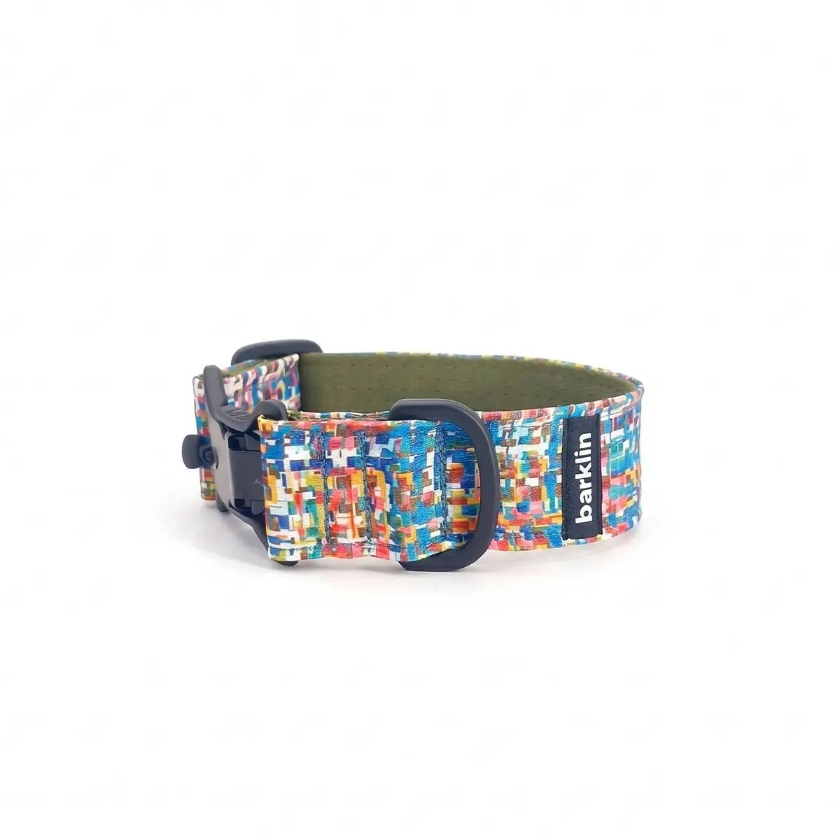 Breites Hundehalsband 4 cm Glitch Muster zeigt vollständige Bogenstruktur und Breitenprofil
