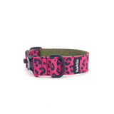 Breites Hundehalsband 4 cm Pop Leopard Muster zeigt vollständige Bogenstruktur und Breitenprofil